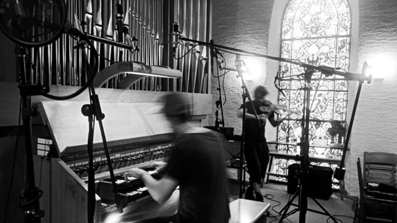 LEVITATION by Tobias Preisig (viol), Stefan Rusconi (church organ) photo credit by Medhi Benkler